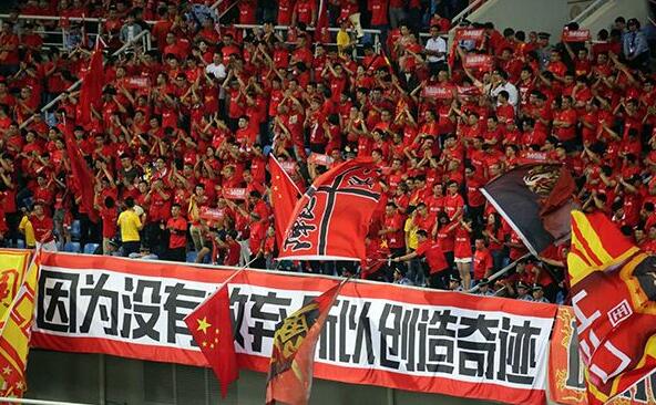 这也就罢了，更讨厌的是，每一次炸药开山之后，无数风镐、风炮便如重机枪一般轰鸣个不停。